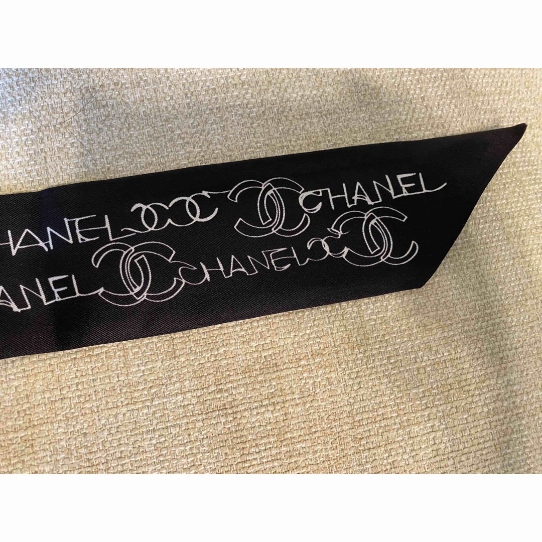 CHANEL(シャネル)のCHANEL  バンダナ　新品・未使用品 レディースのファッション小物(バンダナ/スカーフ)の商品写真