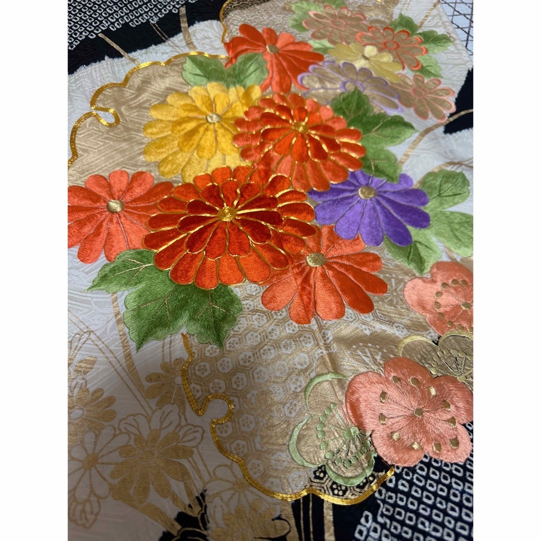 振袖 絞り 豪華刺繍 金彩 正絹 黒系 ユーズド お値下げしました 送料無料