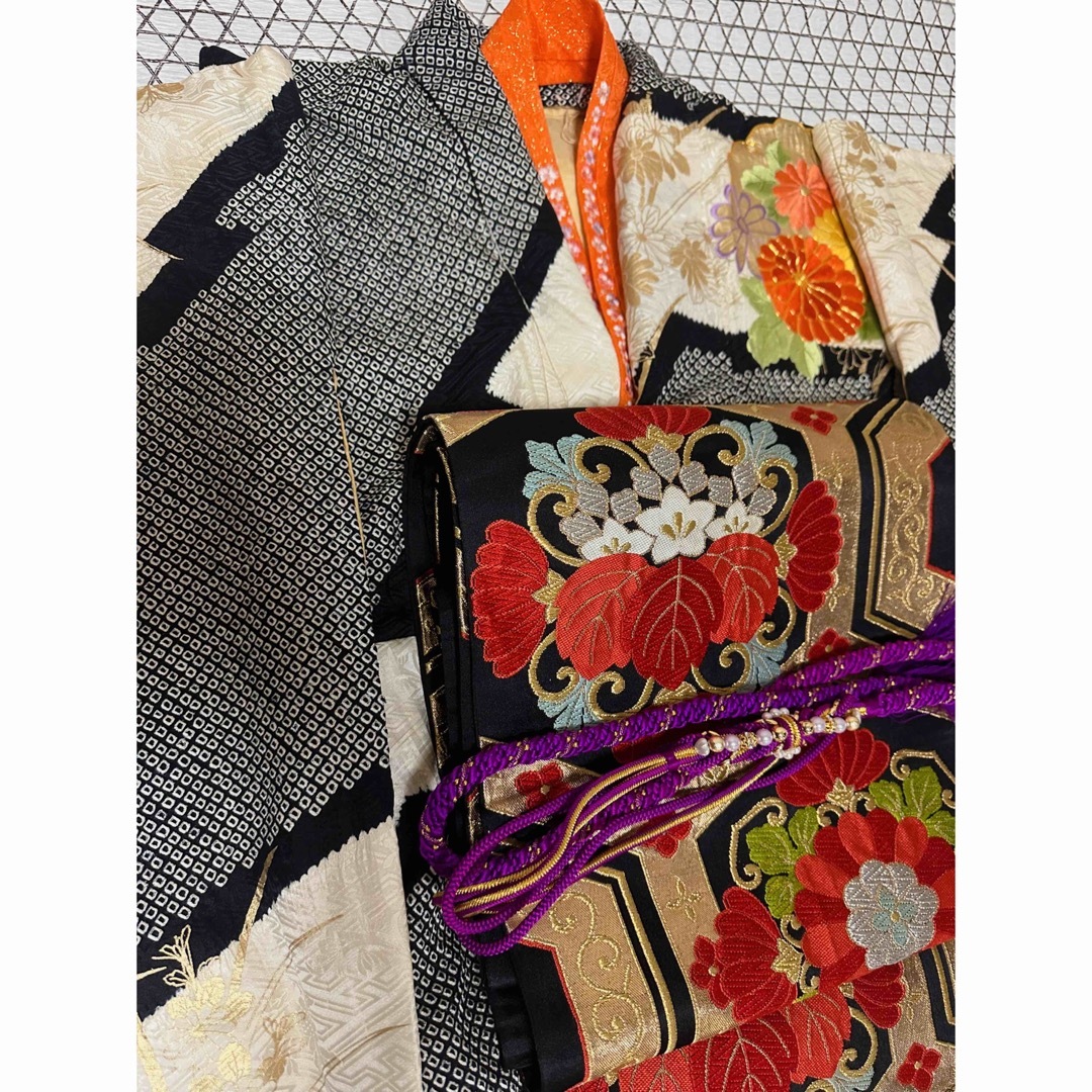 振袖 絞り 豪華刺繍 金彩 正絹 黒系 ユーズド お値下げしました 送料無料 | フリマアプリ ラクマ