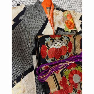 振袖　絞り　豪華刺繍　金彩　正絹　黒系　ユーズド　お値下げしました 送料無料(振袖)