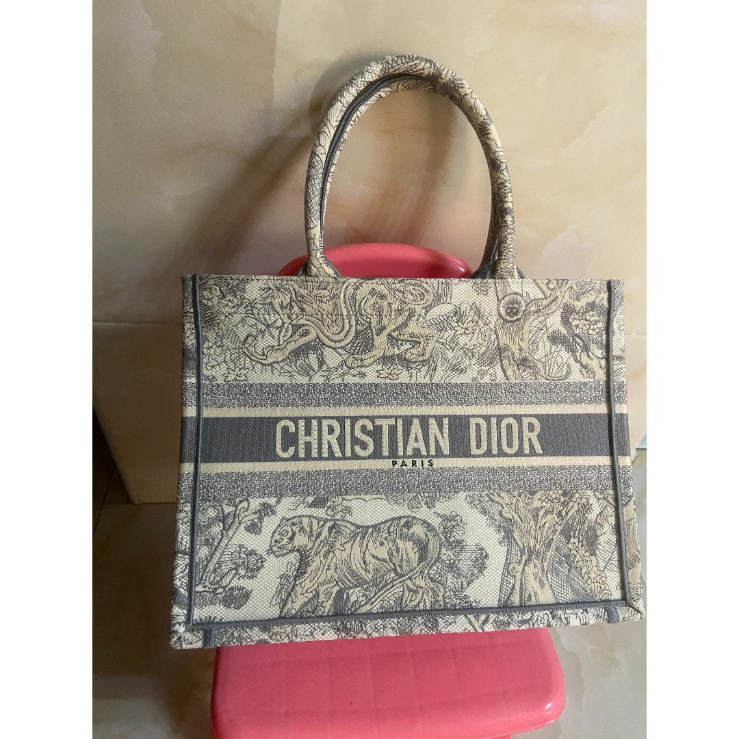 大人気超美品   DIOR BOOK TOTEディオールブックトートです