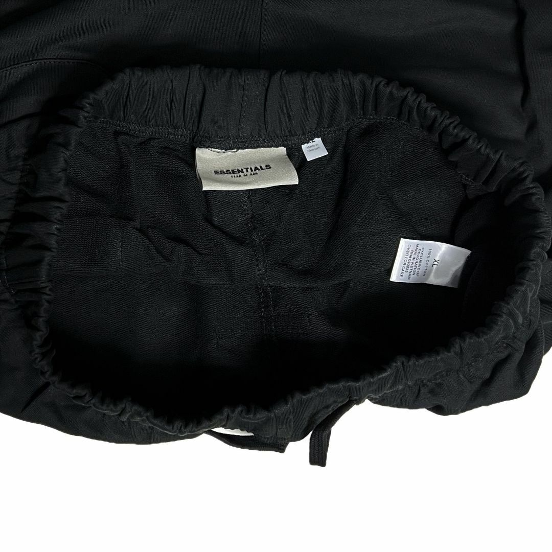 FEAR OF GOD(フィアオブゴッド)のFOG エッセンシャルズ リフレクター ハーフパンツ ブラック XL メンズのパンツ(ショートパンツ)の商品写真