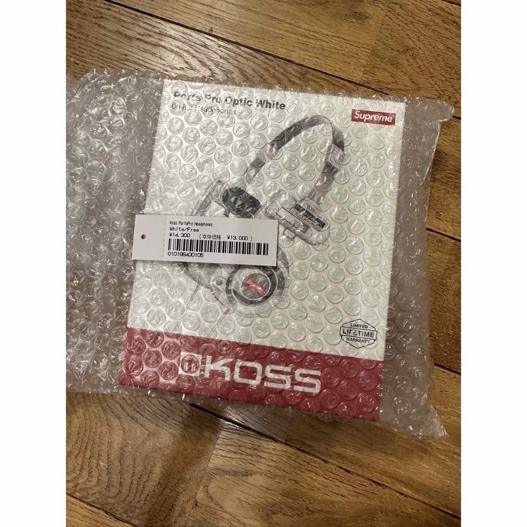 Supreme(シュプリーム)のSupreme Koss PortaPro Headphones  White スマホ/家電/カメラのオーディオ機器(ヘッドフォン/イヤフォン)の商品写真