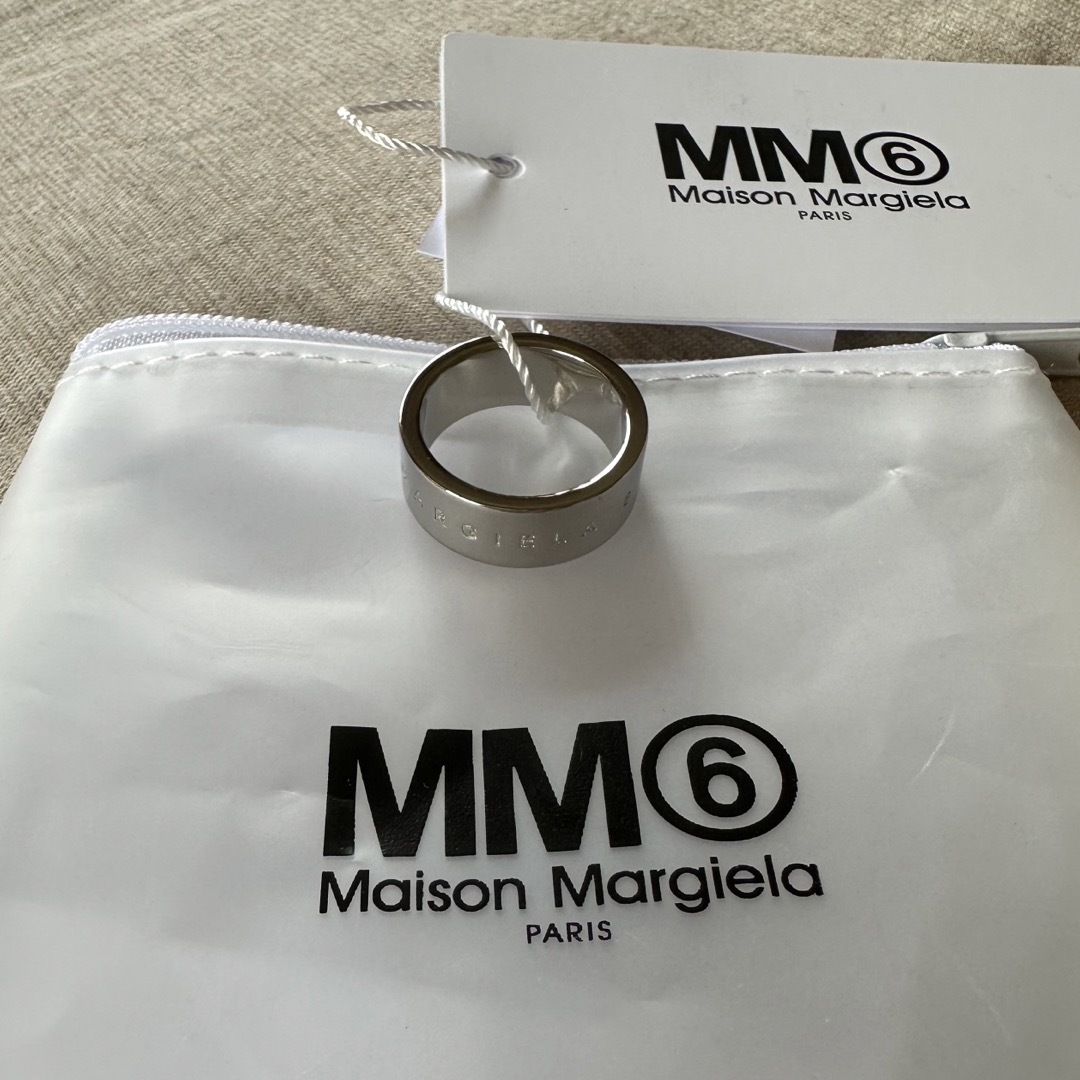 4新品 メゾン マルジェラ MM6 ブランドロゴ リング シルバー 指輪 | フリマアプリ ラクマ