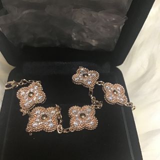 ヴァンクリーフアンドアーペル(Van Cleef & Arpels)のvan cleef&arpels ブレスレット　最終価格　MOMO様専用(ブレスレット/バングル)