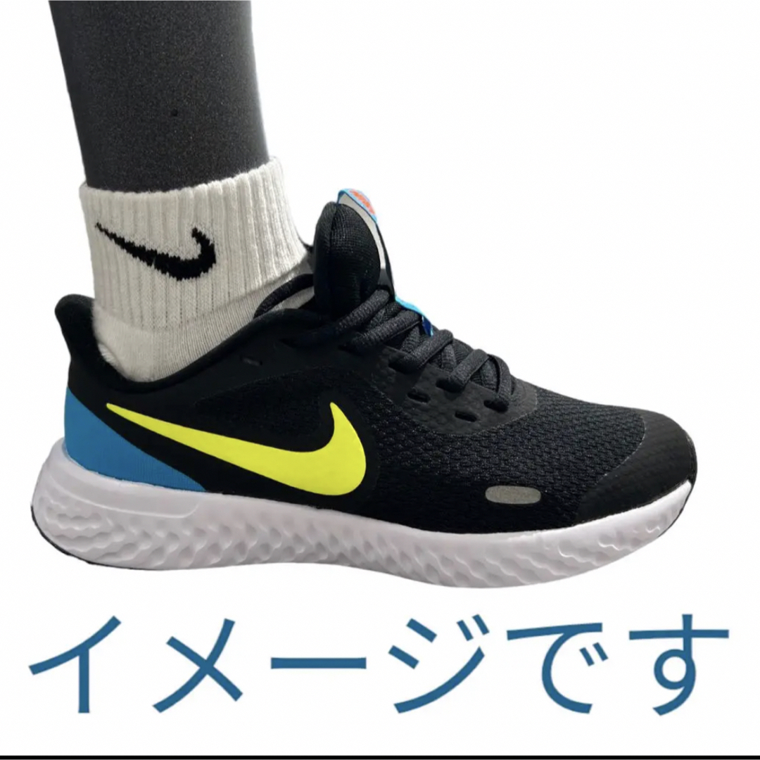 NIKE(ナイキ)のNIKE 靴下　キッズ　三点セット　白　黒　21〜23cm 新品　ソックス キッズ/ベビー/マタニティのこども用ファッション小物(靴下/タイツ)の商品写真