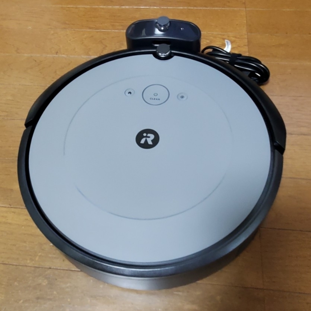 iRobot(アイロボット)のIRobotアイロボット　ルンバi215860 スマホ/家電/カメラの生活家電(掃除機)の商品写真