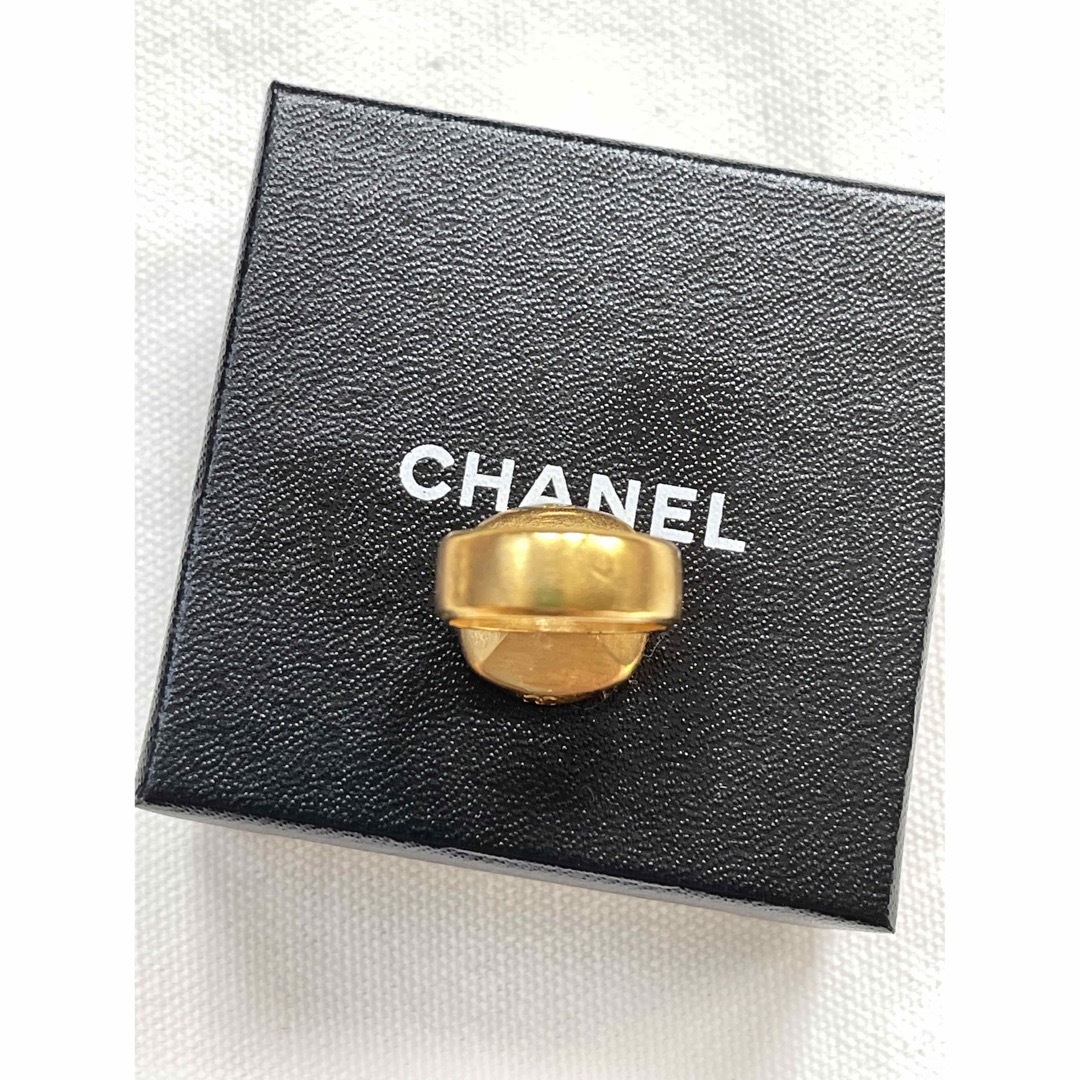 CHANEL(シャネル)のシャネル　CHANEL  激レア　ロゴ入り　ゴールド　リング　指輪　超美品 レディースのアクセサリー(リング(指輪))の商品写真