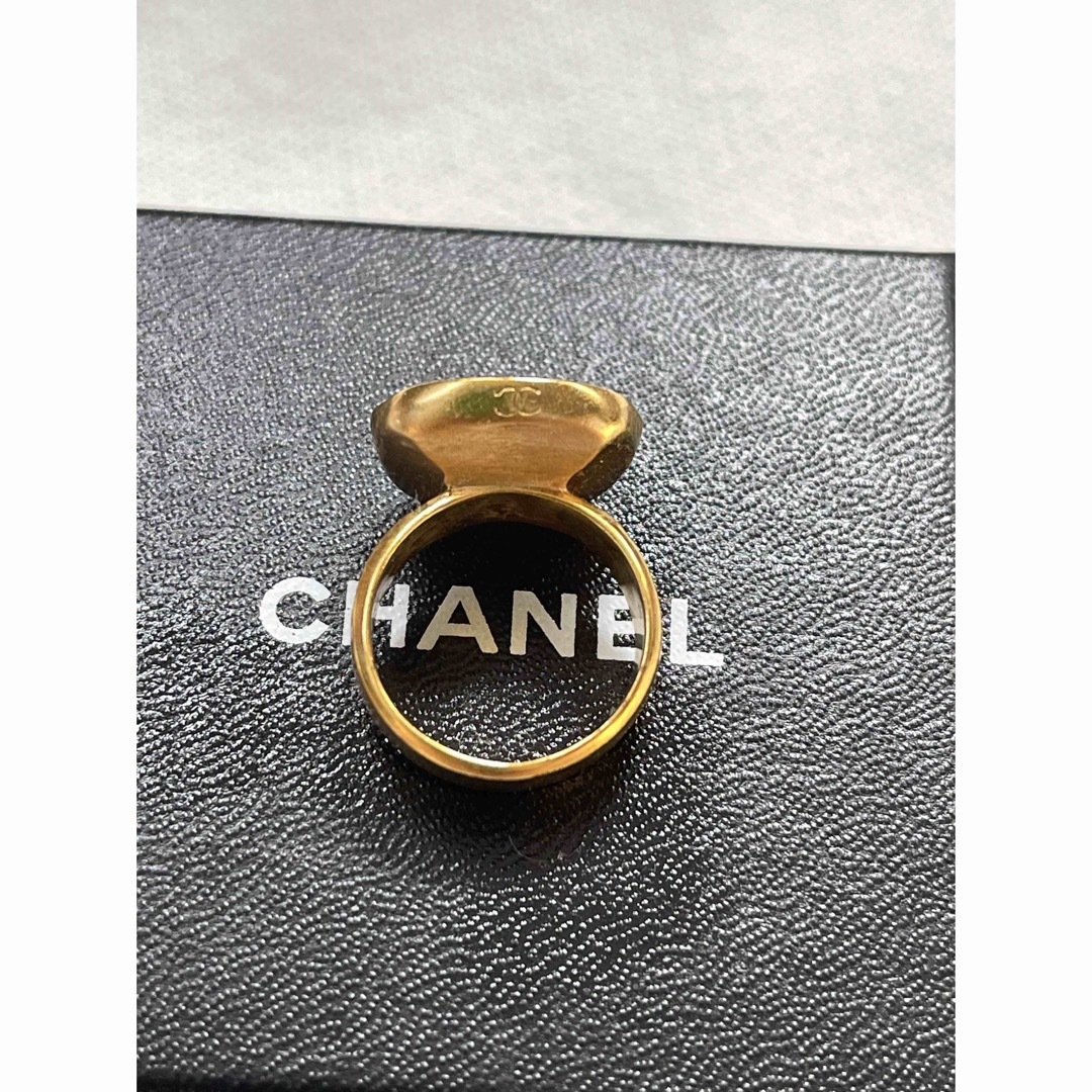 CHANEL(シャネル)のシャネル　CHANEL  激レア　ロゴ入り　ゴールド　リング　指輪　超美品 レディースのアクセサリー(リング(指輪))の商品写真