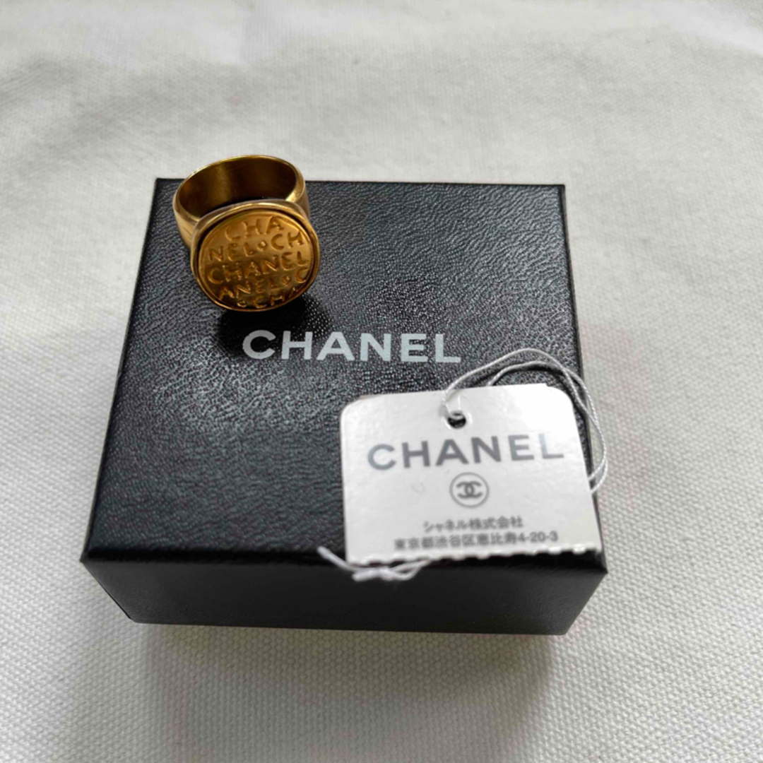 CHANEL(シャネル)のシャネル　CHANEL  激レア　ロゴ入り　ゴールド　リング　指輪　超美品 レディースのアクセサリー(リング(指輪))の商品写真