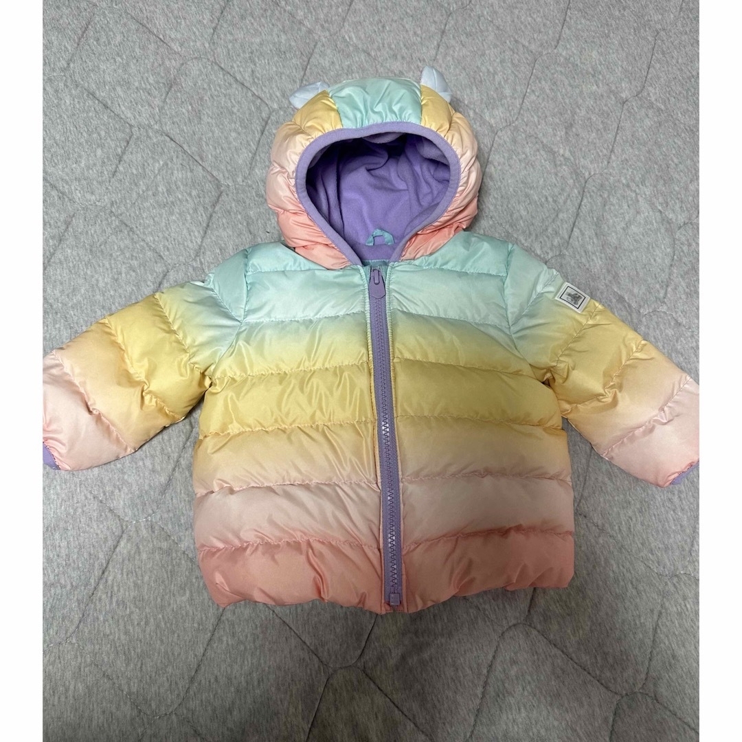 babyGAP(ベビーギャップ)のbaby Gap クマ耳レインボーダウン　アウター　70 キッズ/ベビー/マタニティのベビー服(~85cm)(ジャケット/コート)の商品写真