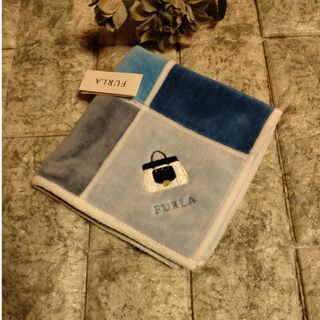 フルラ(Furla)の新品タグ付　フルラ　バッグの刺繍入り　タオルハンカチ　27.5×27.5(ハンカチ)