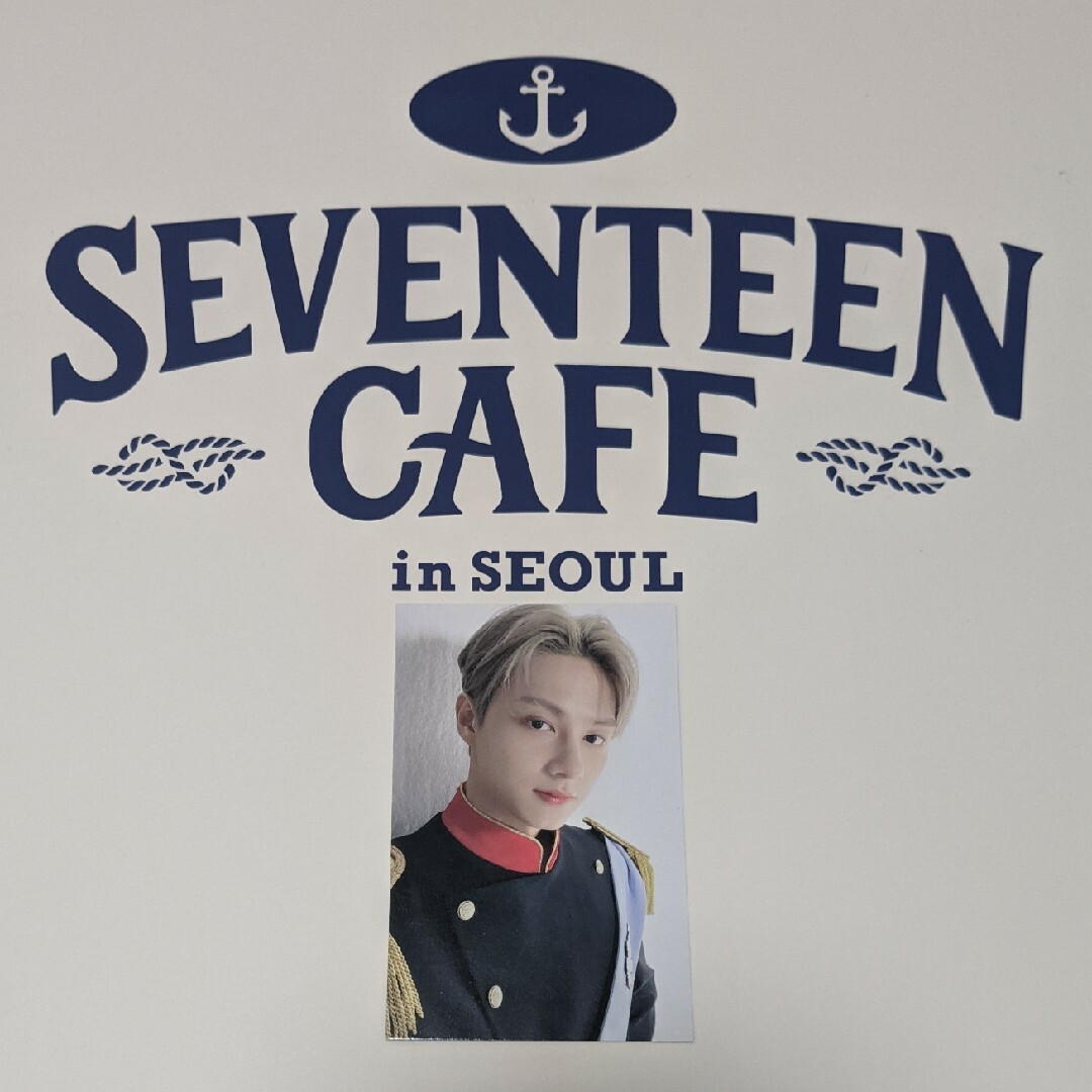 SEVENTEEN(セブンティーン)のSEVENTEEN CAFE in SEOUL　ジュン　軍服トレカ エンタメ/ホビーのCD(K-POP/アジア)の商品写真