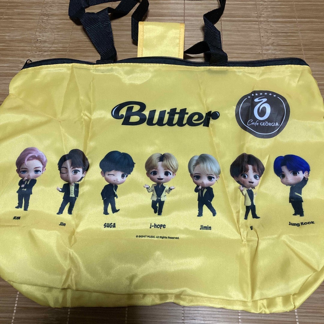 コカ・コーラ(コカコーラ)のBTS たためる保温冷バッグ エンタメ/ホビーのタレントグッズ(アイドルグッズ)の商品写真