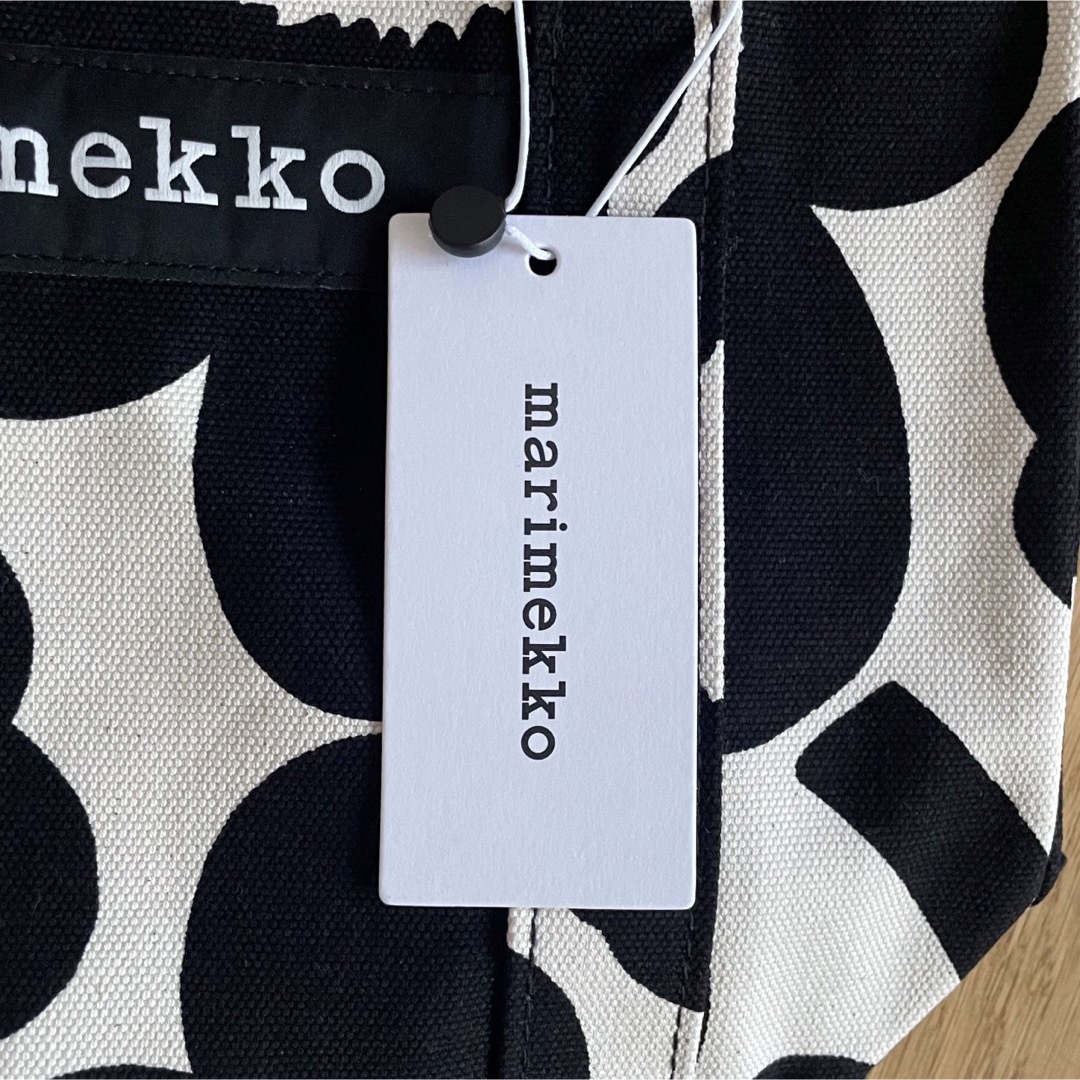 marimekko(マリメッコ)の新品 マリメッコ UNIKKO SEIDI ウニッコ トートバッグ ブラック レディースのバッグ(トートバッグ)の商品写真