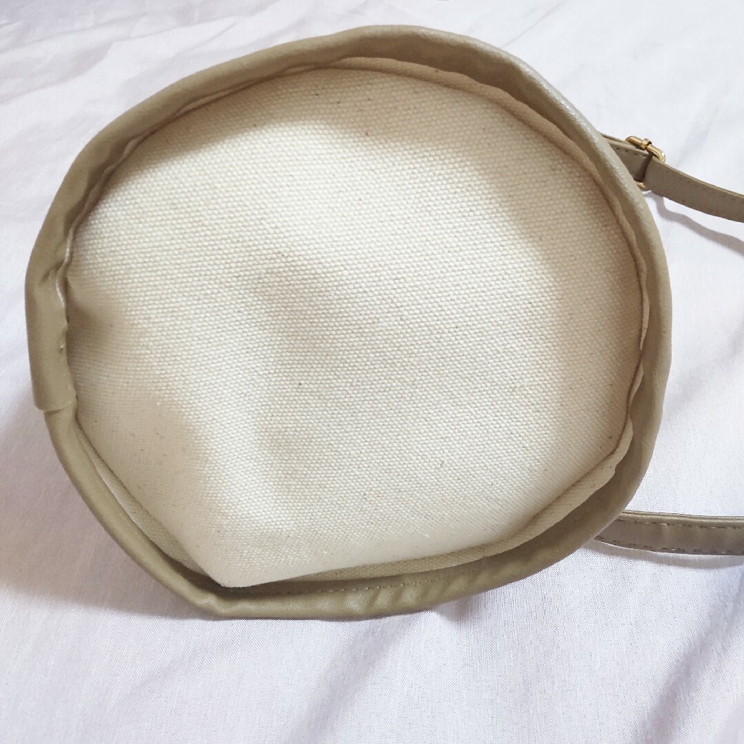帆布 キャンバス レザー バケツ型 ショルダーバッグ ベージュ × アイボリー レディースのバッグ(ショルダーバッグ)の商品写真
