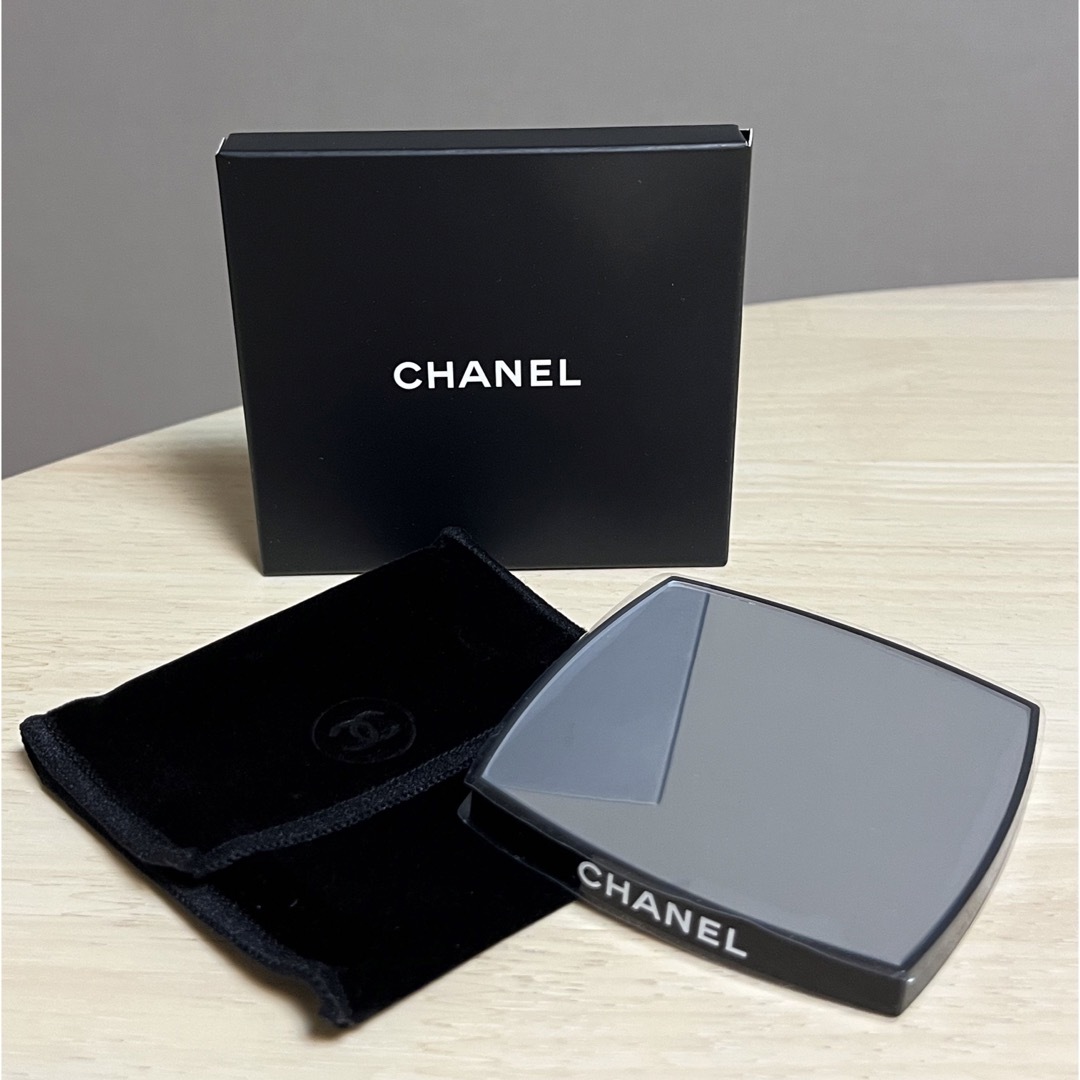 CHANEL(シャネル)の【新品未使用】CHANEL シャネル ミラー  両面 レディースのファッション小物(ミラー)の商品写真