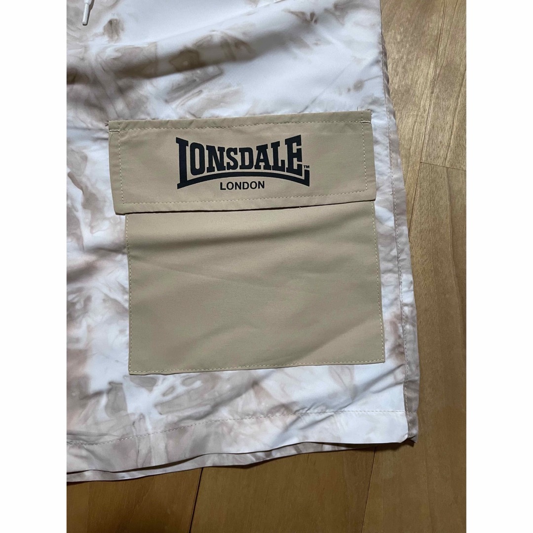 LONSDALE(ロンズデール)の【未使用品】LONSDALE タイダイ柄 ショートパンツ ベージュ Lサイズ メンズのパンツ(ショートパンツ)の商品写真