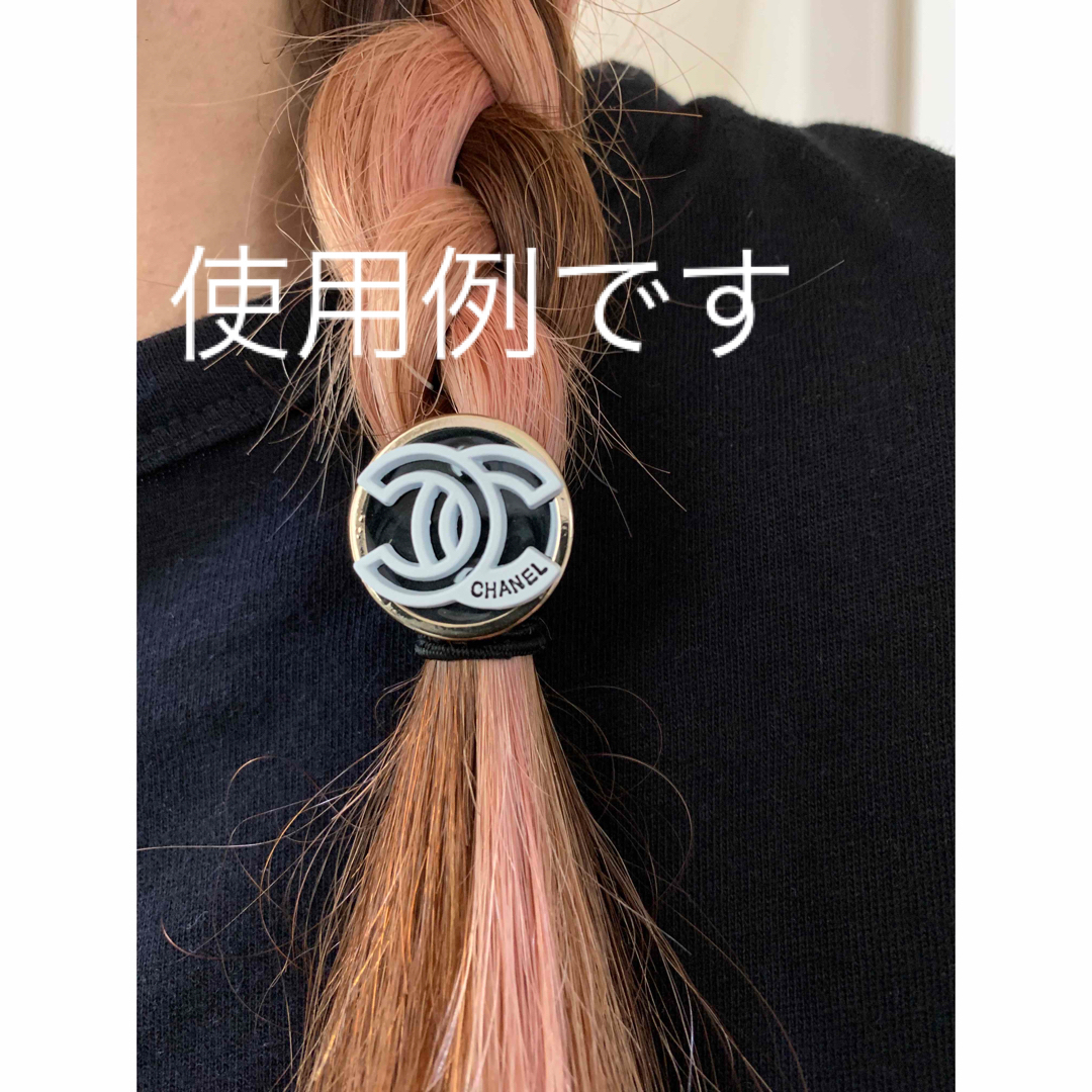 CHANEL(シャネル)のシャネル　ボタン　ヘアゴム ハンドメイドのキッズ/ベビー(ファッション雑貨)の商品写真