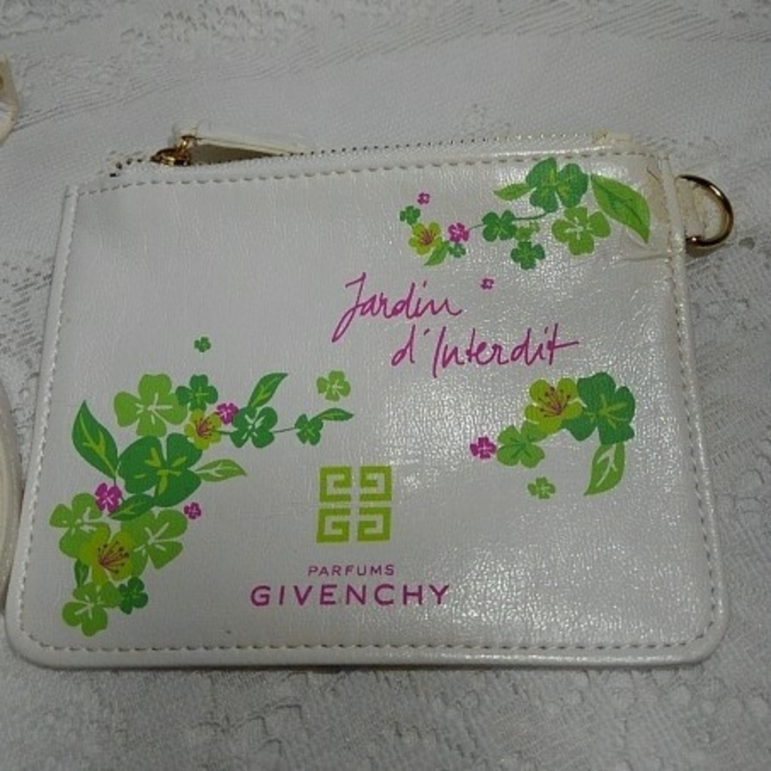 GIVENCHY(ジバンシィ)のGIVENCHY ノベルティ品 ポーチ レディースのファッション小物(ポーチ)の商品写真