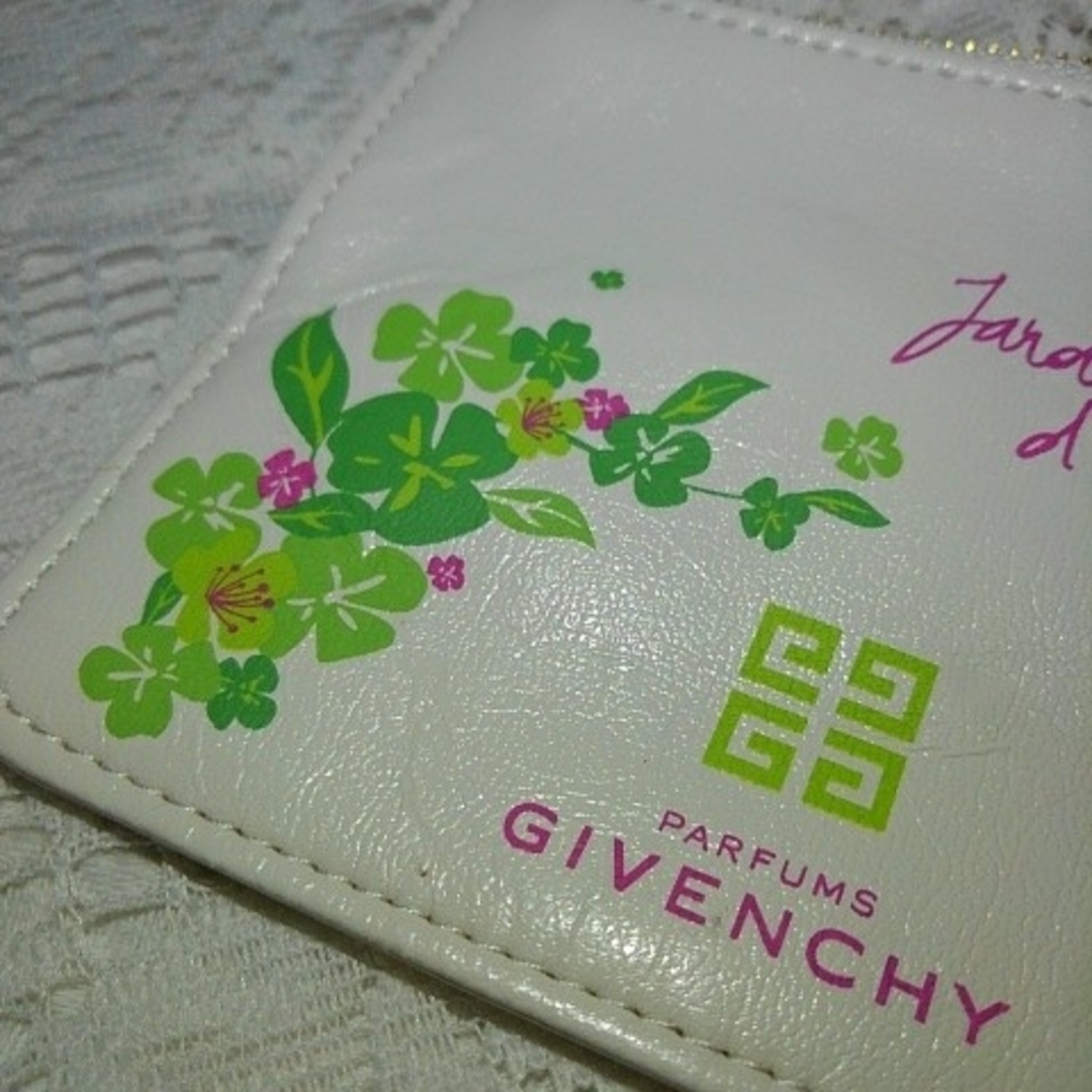 GIVENCHY(ジバンシィ)のGIVENCHY ノベルティ品 ポーチ レディースのファッション小物(ポーチ)の商品写真