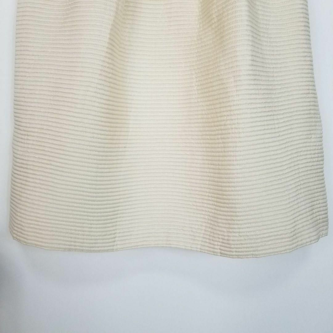 TO BE CHIC(トゥービーシック)のトゥービーシック上質シルクウールタック入りデザインスカート38ベージュ系 レディースのスカート(ひざ丈スカート)の商品写真