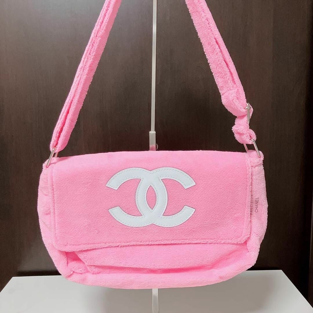 CHANEL(シャネル)の【新品同様】CHANEL シャネル　ショルダーバッグ ノベルティ　ピンク レディースのバッグ(ショルダーバッグ)の商品写真