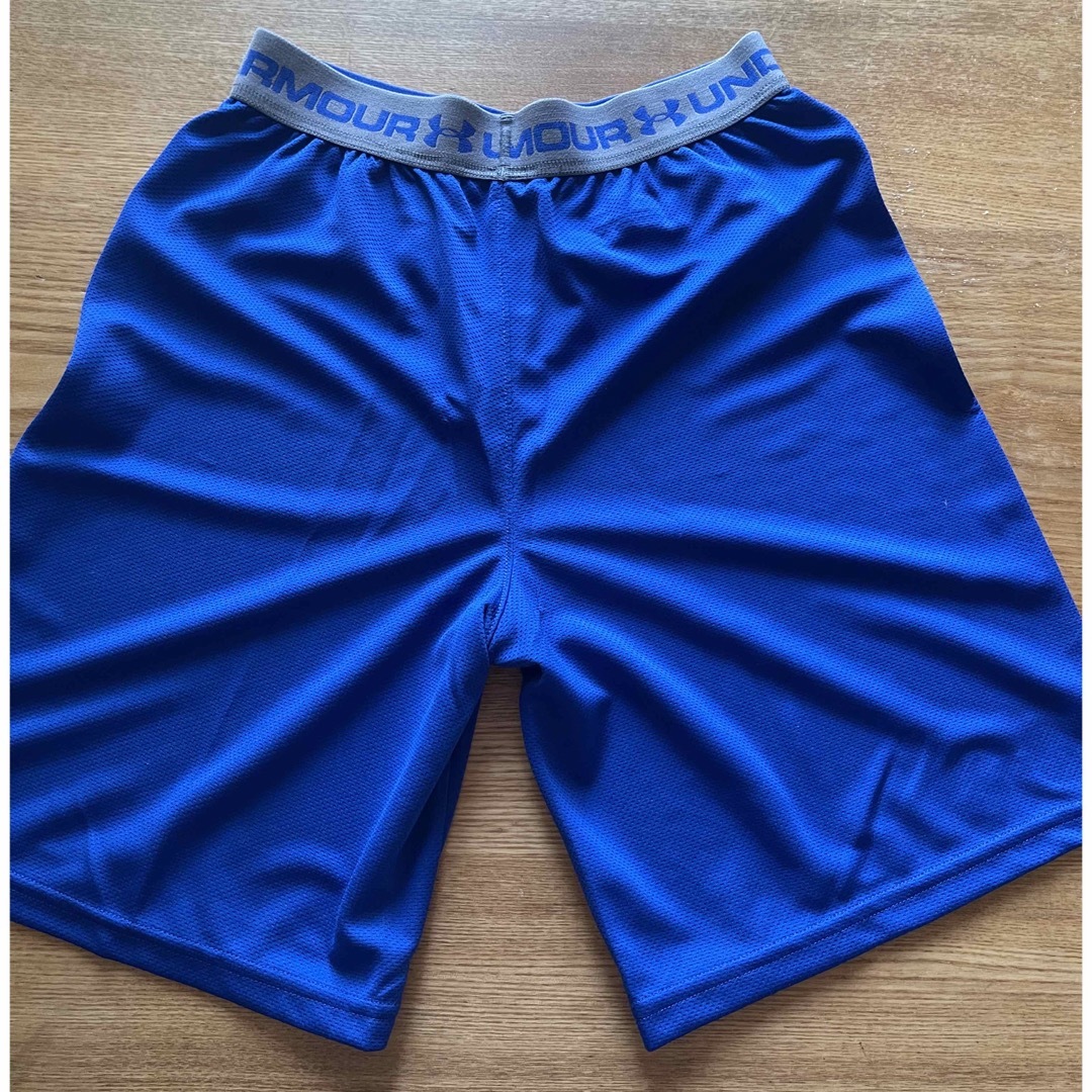 UNDER ARMOUR(アンダーアーマー)のアンダーアーマー ハーフパンツ 140 UNDER ARMOUR TECH  キッズ/ベビー/マタニティのキッズ服男の子用(90cm~)(パンツ/スパッツ)の商品写真