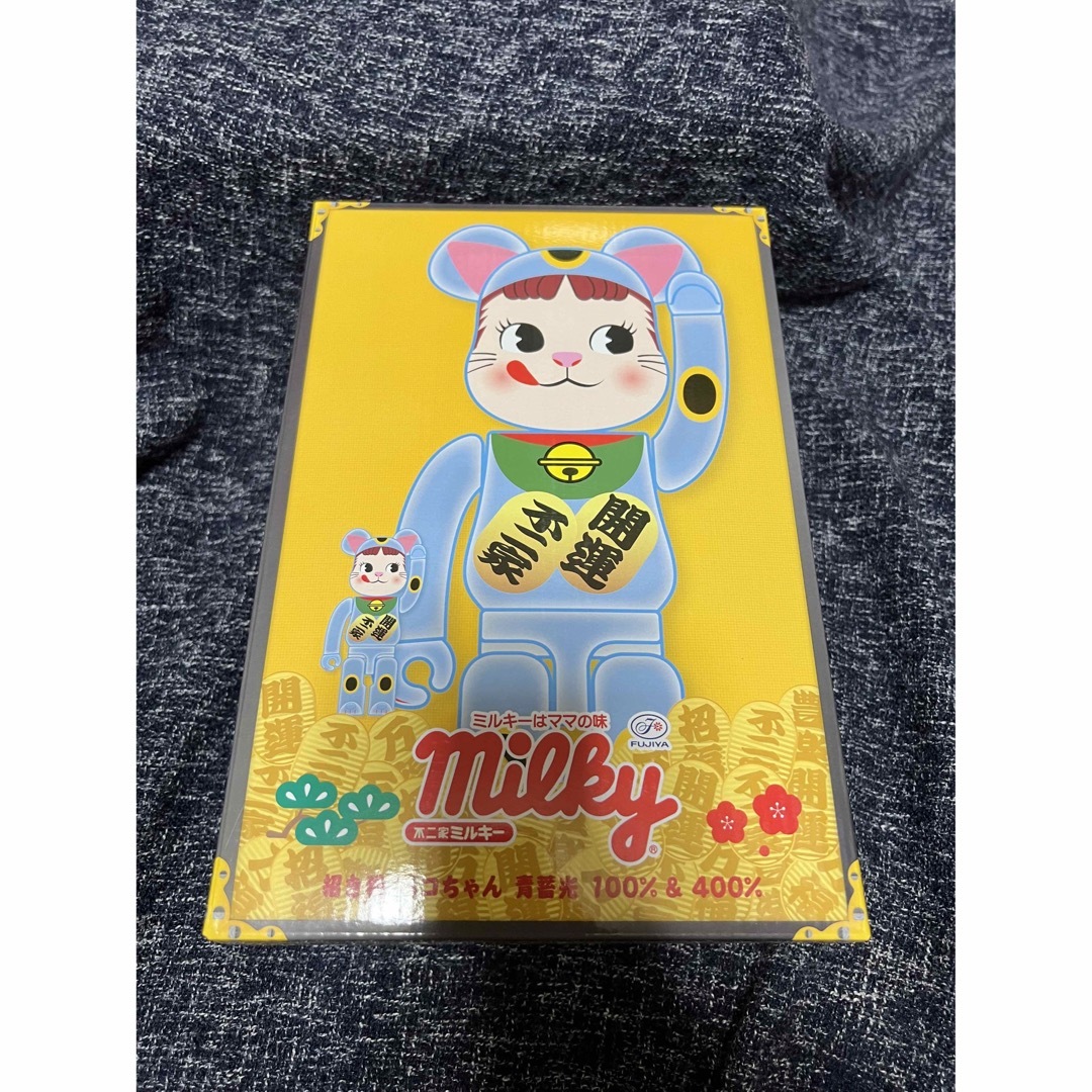 BE@RBRICK - ベアブリック 招き猫 ペコちゃん 青蓄光 フィギュア 400 ...