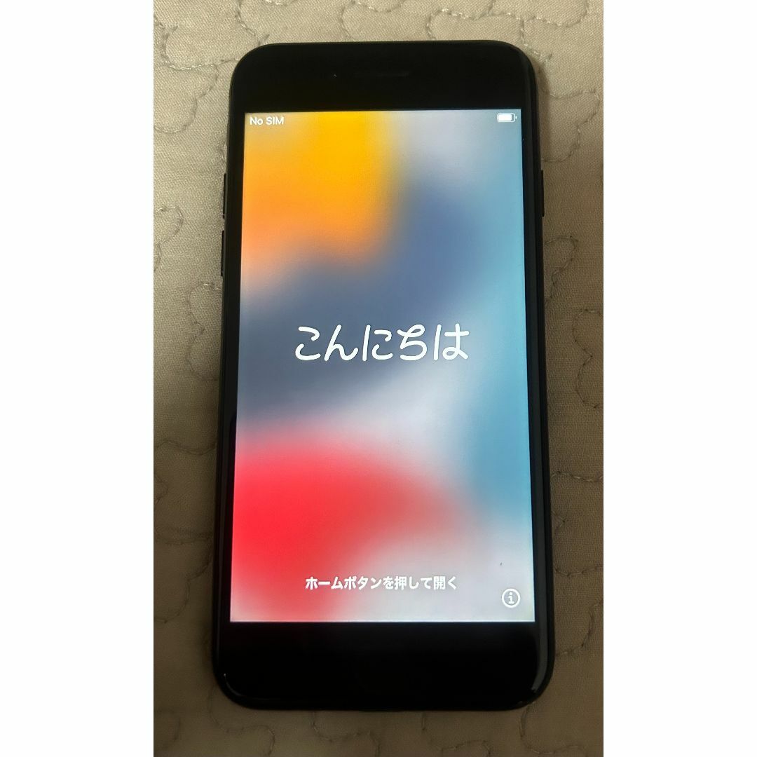 Apple(アップル)のiPhone7 128GB SIMフリー ジェットブラック (MNCP2J/A) スマホ/家電/カメラのスマートフォン/携帯電話(携帯電話本体)の商品写真