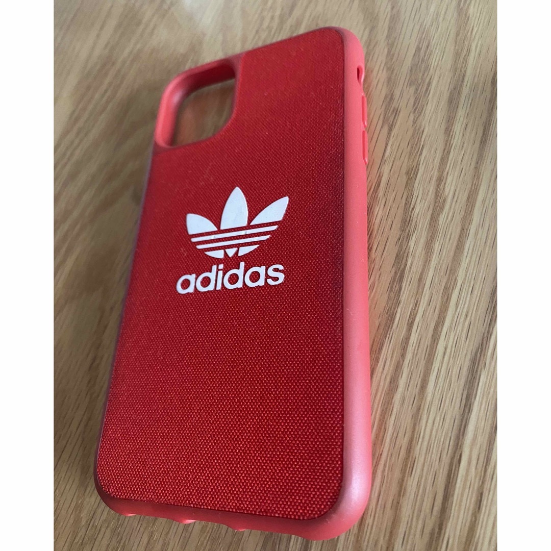adidas(アディダス)のadidas   iPhone11  スマホカバー　赤色 スマホ/家電/カメラのスマホアクセサリー(その他)の商品写真