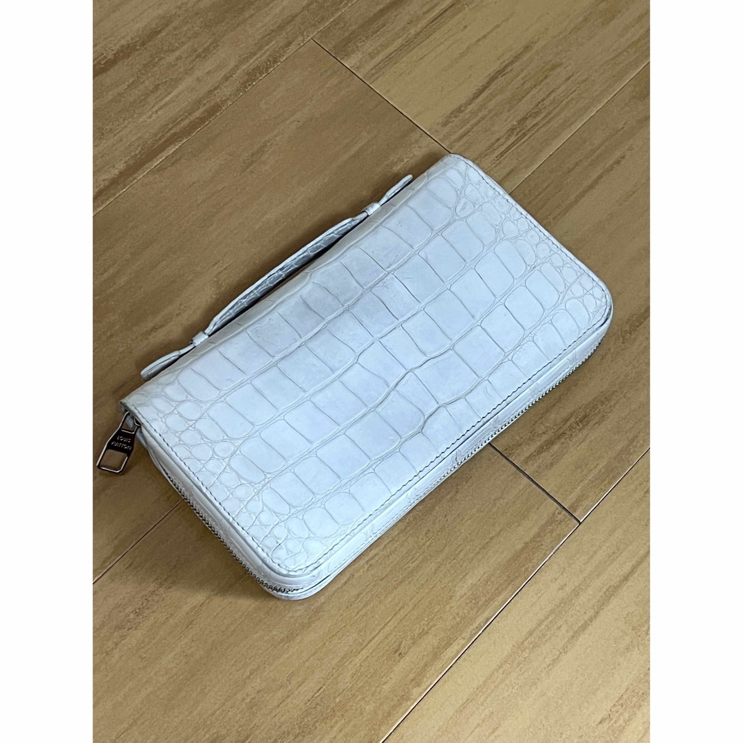 LOUIS VUITTON(ルイヴィトン)のルイ ヴィトン 希少 クロコダイル マット ジッピーXL 財布 クラッチ 白 メンズのバッグ(セカンドバッグ/クラッチバッグ)の商品写真