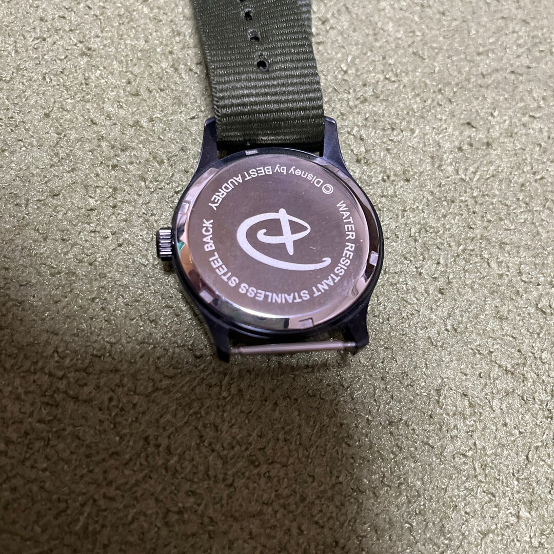 Disney(ディズニー)のミッキー　腕時計　カーキ レディースのファッション小物(腕時計)の商品写真