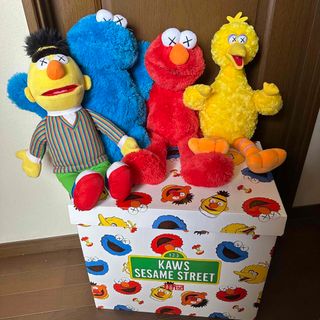 セサミストリート(SESAME STREET)のkaws× SESAME STREET ユニクロ箱付き(ぬいぐるみ)