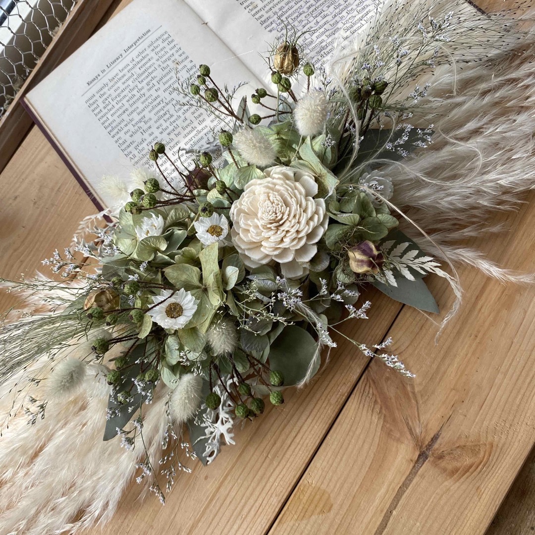 秋色紫陽花とグリーンの薔薇の実の横長スワッグの通販 by のの's shop