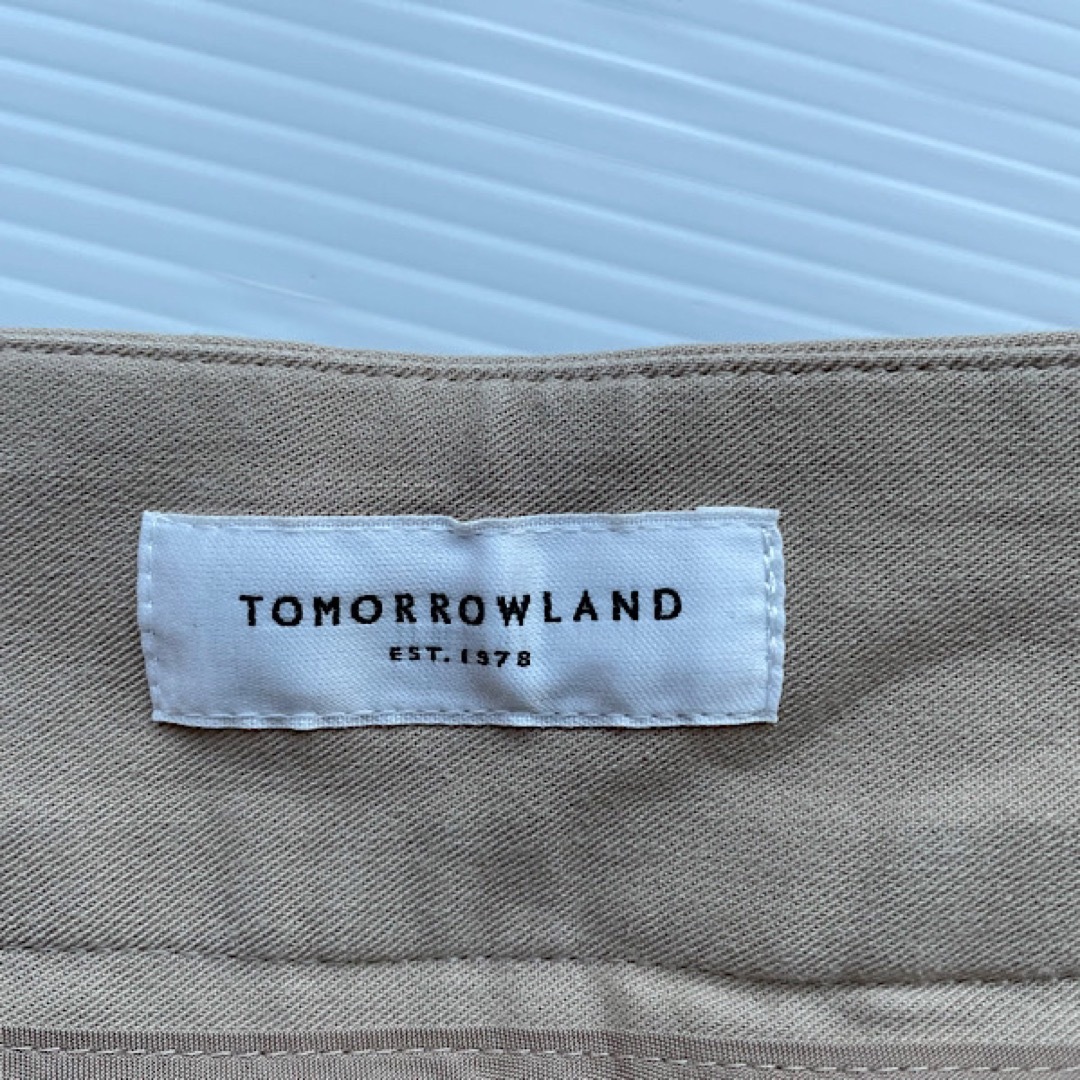 TOMORROWLAND(トゥモローランド)のTOMORROWLAND ワイドパンツ　クロップドパンツ　ベージュ　32 レディースのパンツ(カジュアルパンツ)の商品写真