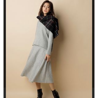 UNIQLO - やさしい麦茶様専用 レースノースリーブT レーススカートの