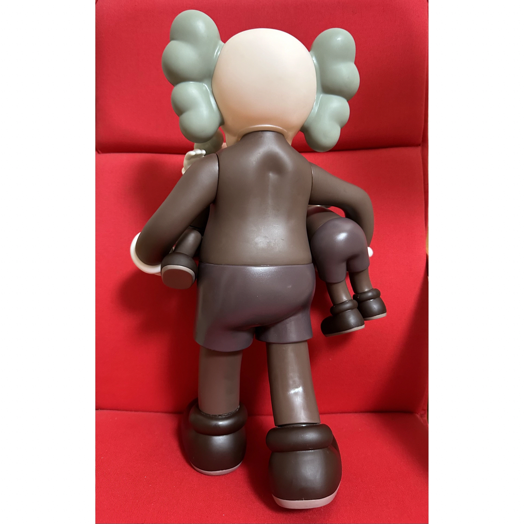 KAWS モチーフ フィギュア