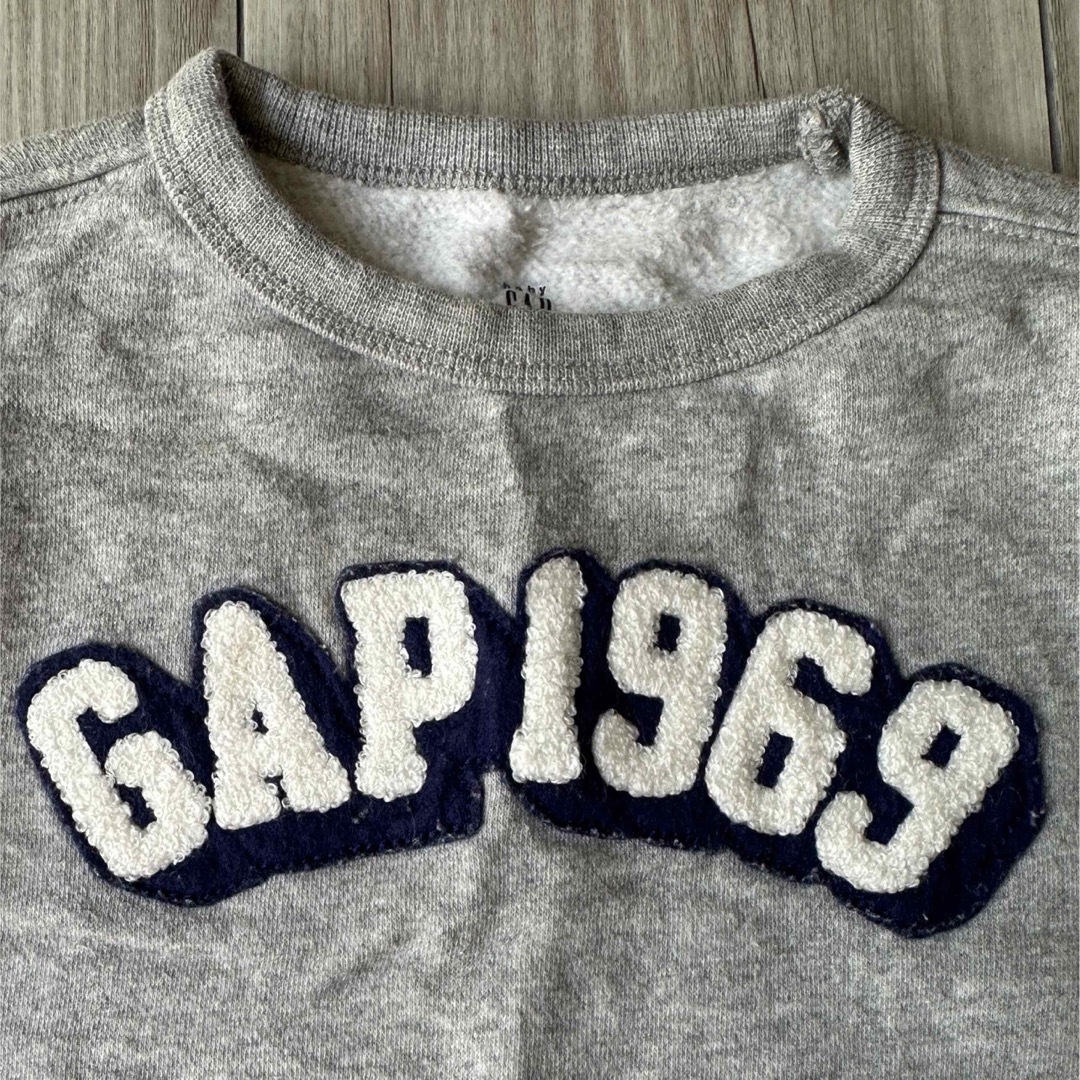 babyGAP(ベビーギャップ)のbaby GAP スウェット　トレーナー　80 90 グレー キッズ/ベビー/マタニティのベビー服(~85cm)(トレーナー)の商品写真