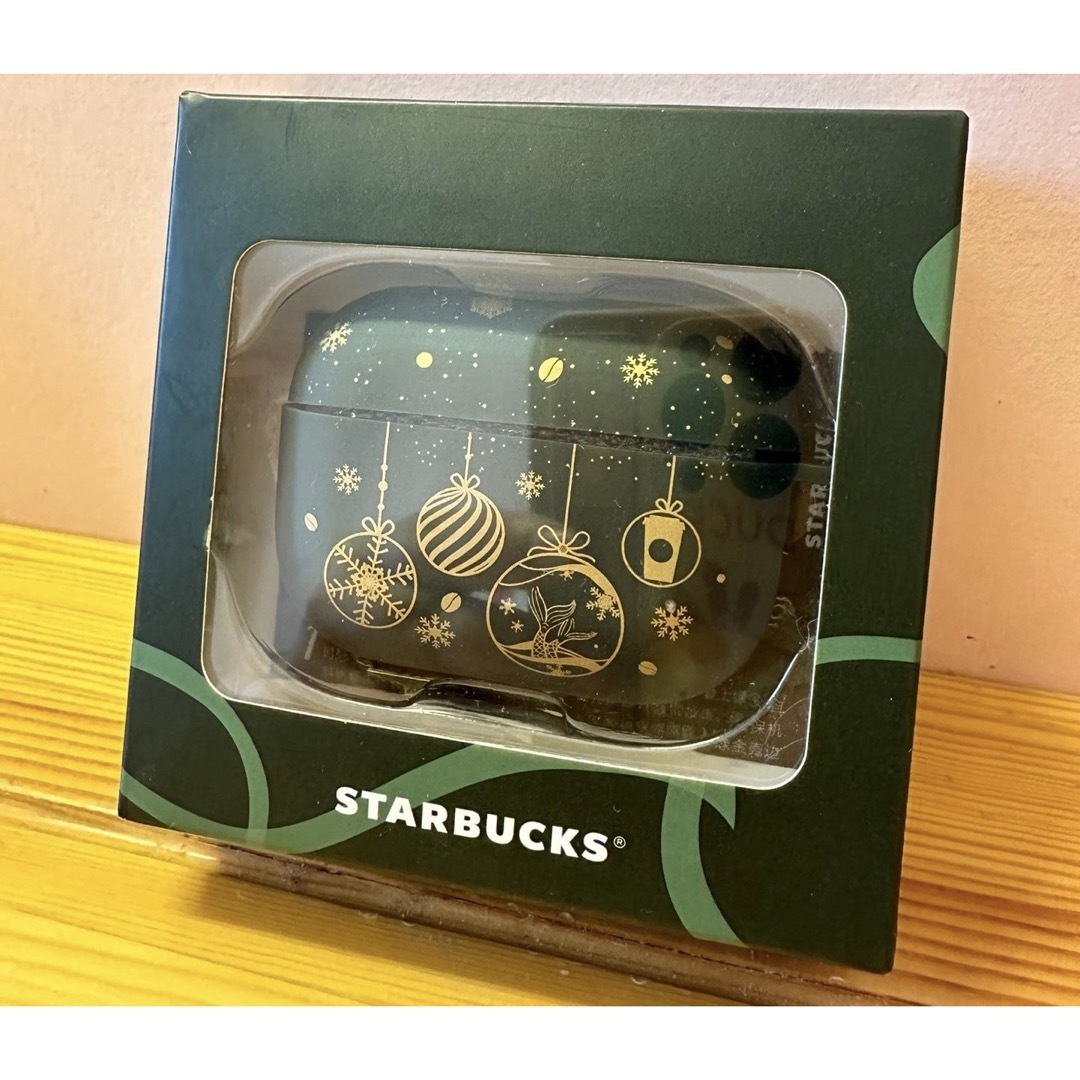 Starbucks Coffee(スターバックスコーヒー)の純正品　海外限定品スターバックス　Apple AirPods Pro ケース　緑 スマホ/家電/カメラのオーディオ機器(ヘッドフォン/イヤフォン)の商品写真