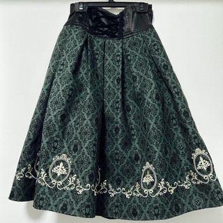 アクシーズファム(axes femme)の10/31までの出品❗️アクシーズ💚ディズニーコラボ　ヴィランズスカート(ひざ丈スカート)