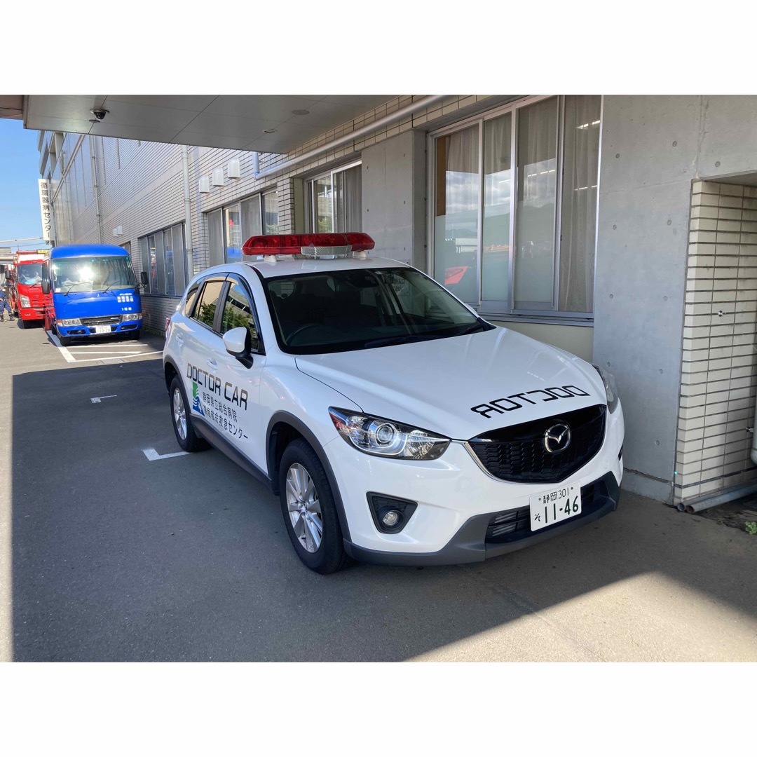 トミカ ①CX-5ドクターカー ②NV400救急車 静岡県立総合病院 2台セット