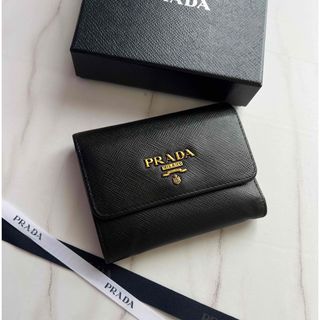 787 限定価格 PRADA プラダ 3つ折り財布