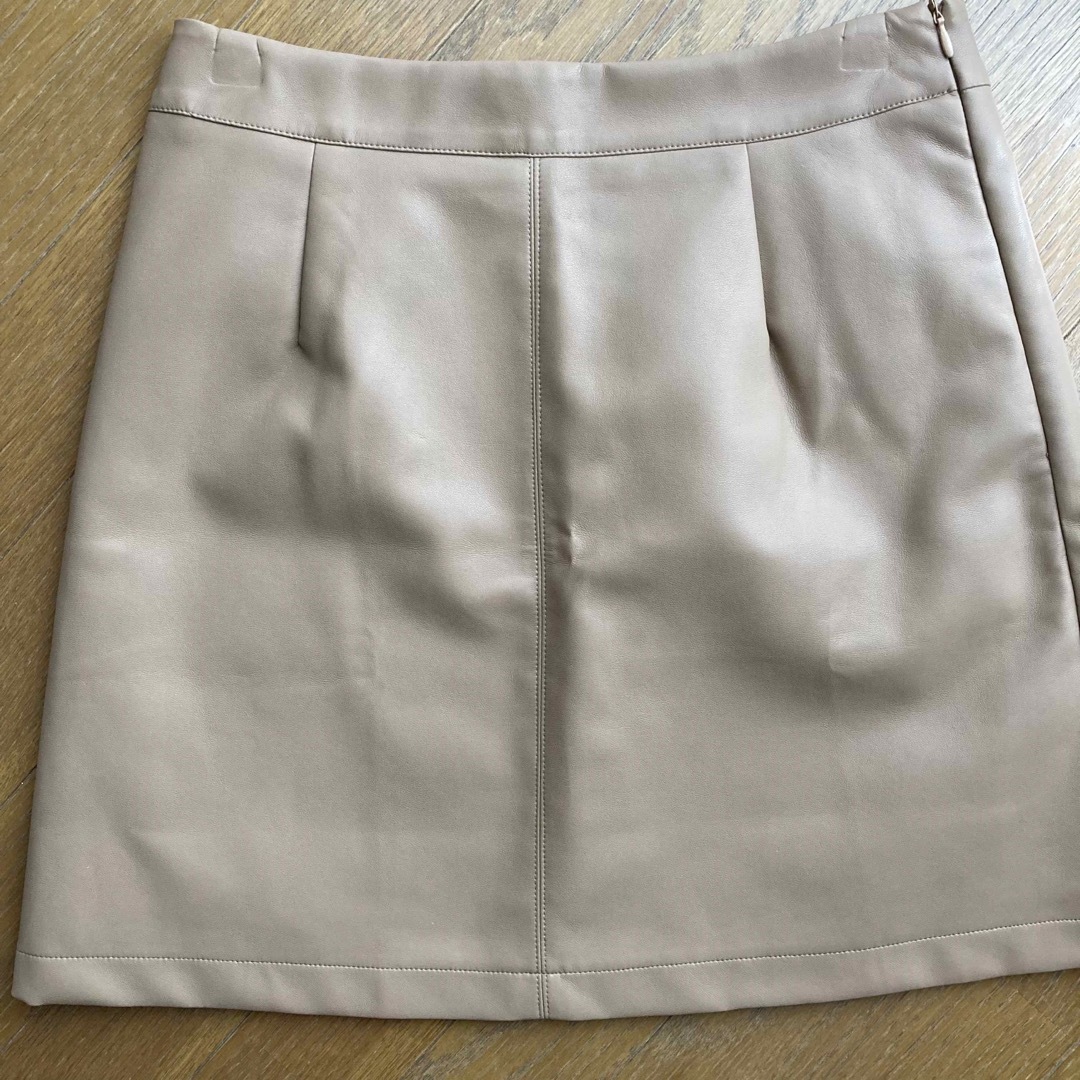 SHEIN(シーイン)の人気完売 新品未着用DAZY 無地柄PU 台形タイトスカート Lキャメルベージュ レディースのスカート(ミニスカート)の商品写真
