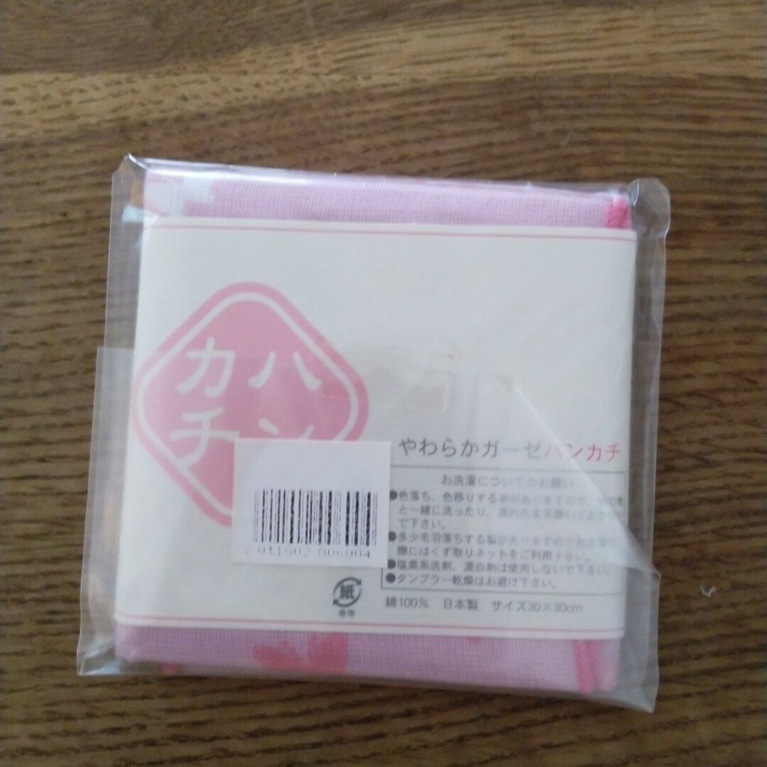 ガーゼハンカチ　蝶　ピンク レディースのファッション小物(ハンカチ)の商品写真