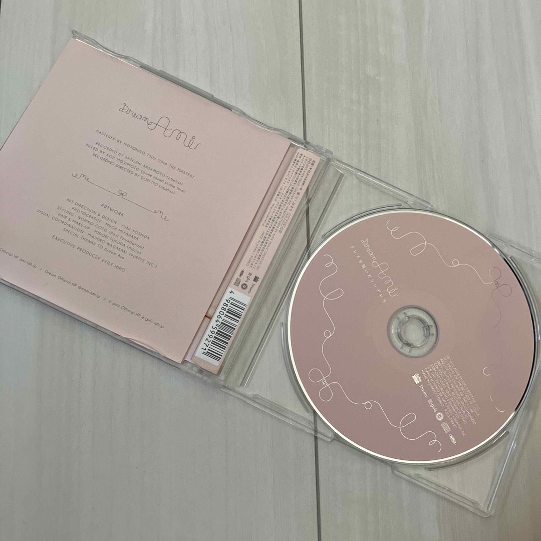 E-girls(イーガールズ)のDream Ami ドレスを脱いだシンデレラ & ノベルティ シール ステッカー エンタメ/ホビーのCD(ポップス/ロック(邦楽))の商品写真