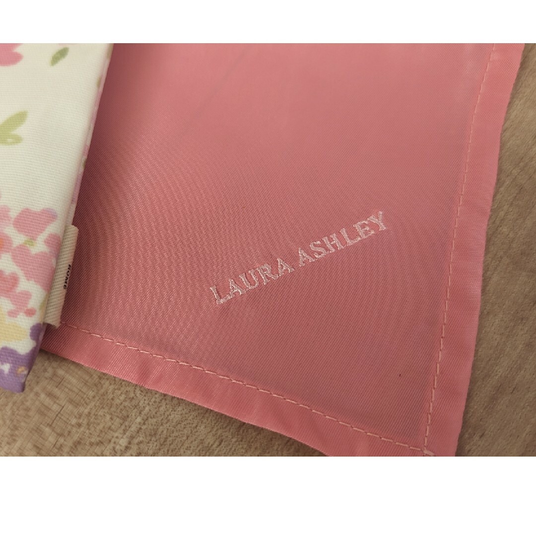 LAURA ASHLEY(ローラアシュレイ)のローラアシュレイ　オムツ替えシート キッズ/ベビー/マタニティのおむつ/トイレ用品(おむつ替えマット)の商品写真