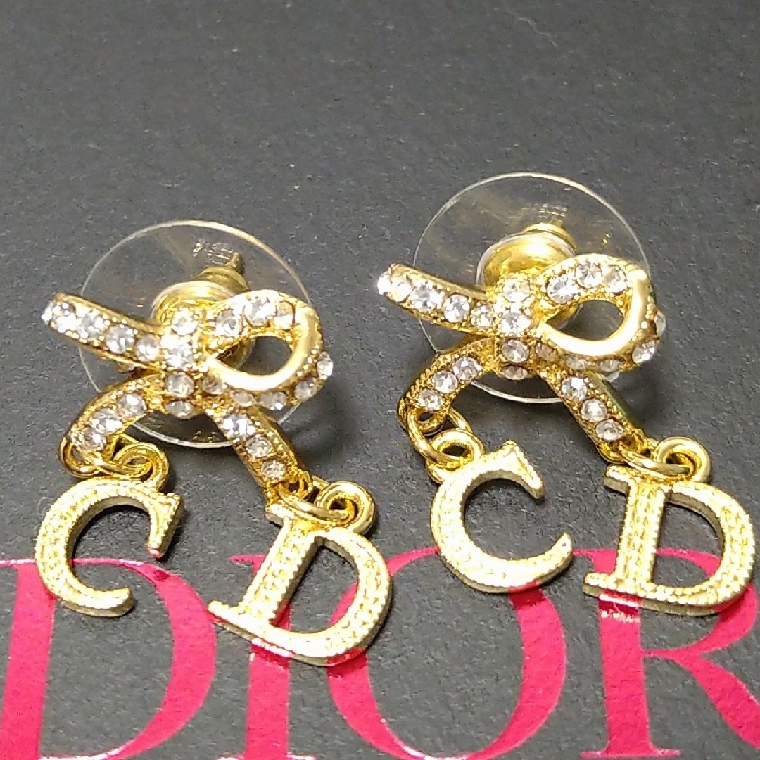 Christian Dior(クリスチャンディオール)のディオール Dior ピアス リボン ゴールド ロゴ ストーン レディースのアクセサリー(ピアス)の商品写真