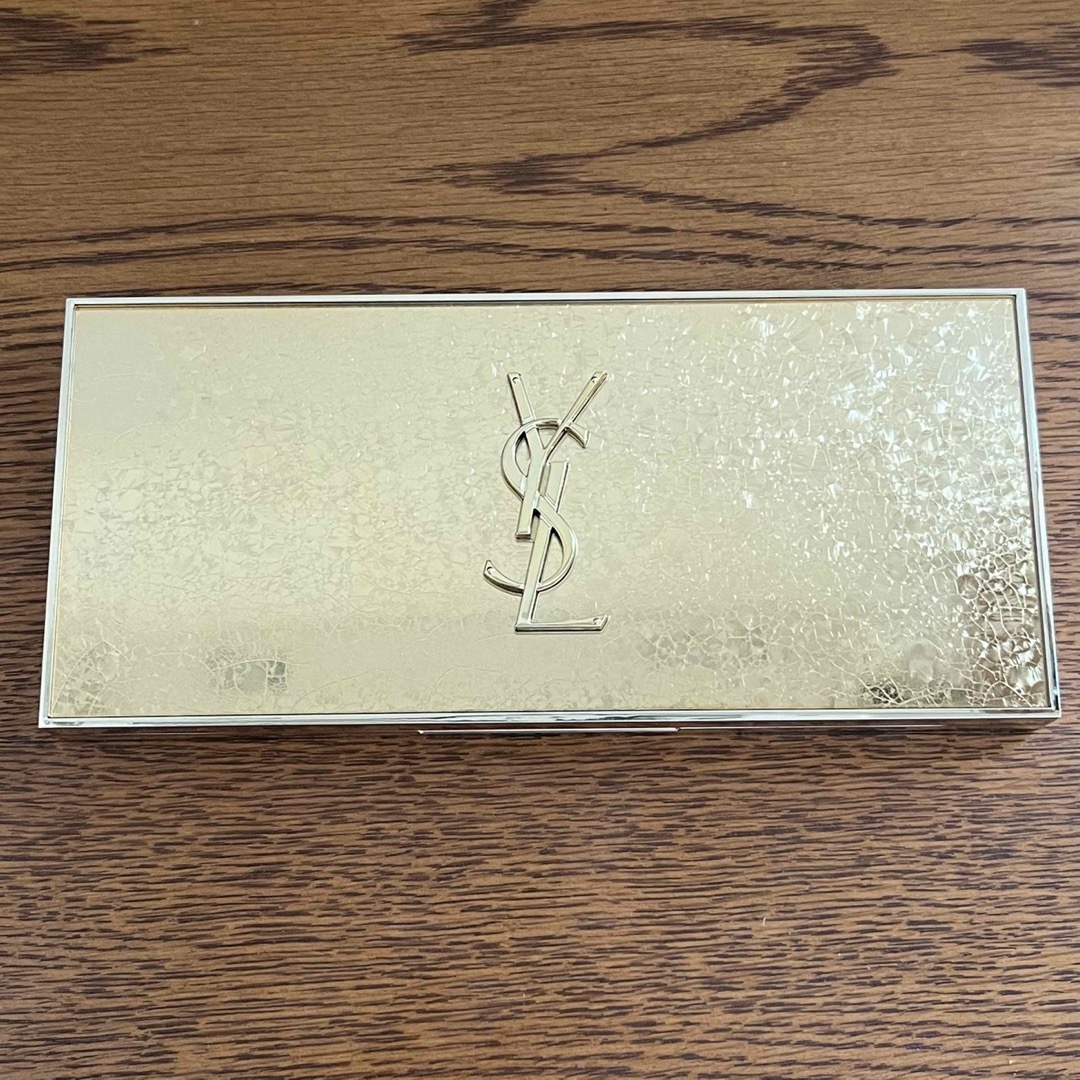 Yves Saint Laurent Beaute(イヴサンローランボーテ)の《新品・未使用》YSL アイシャドウ クチュール カラー クラッチ コレクター コスメ/美容のベースメイク/化粧品(アイシャドウ)の商品写真