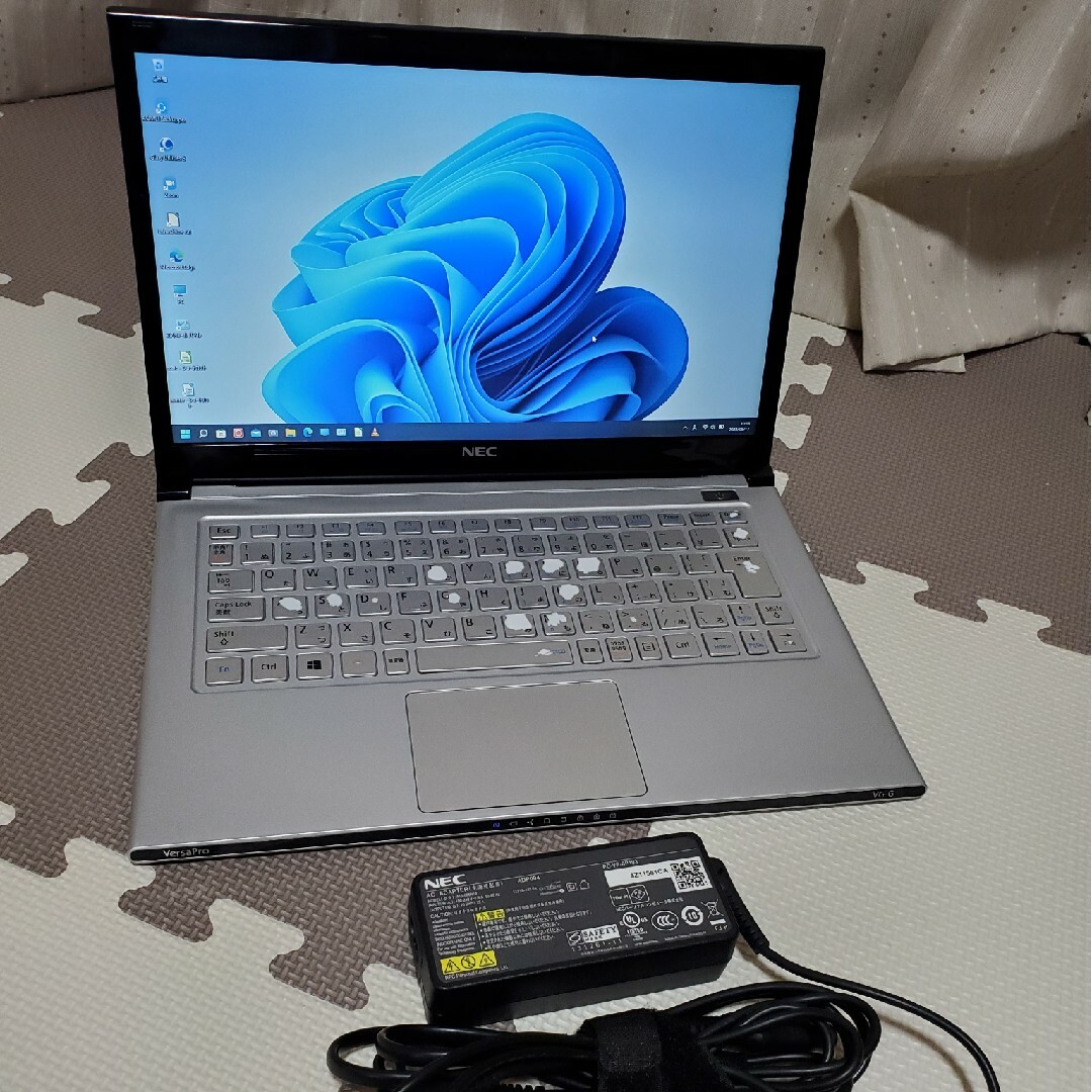 NEC(エヌイーシー)のWindows11 NEC 薄型超軽量890g ウルトラブック！！ノートパソコン スマホ/家電/カメラのPC/タブレット(ノートPC)の商品写真